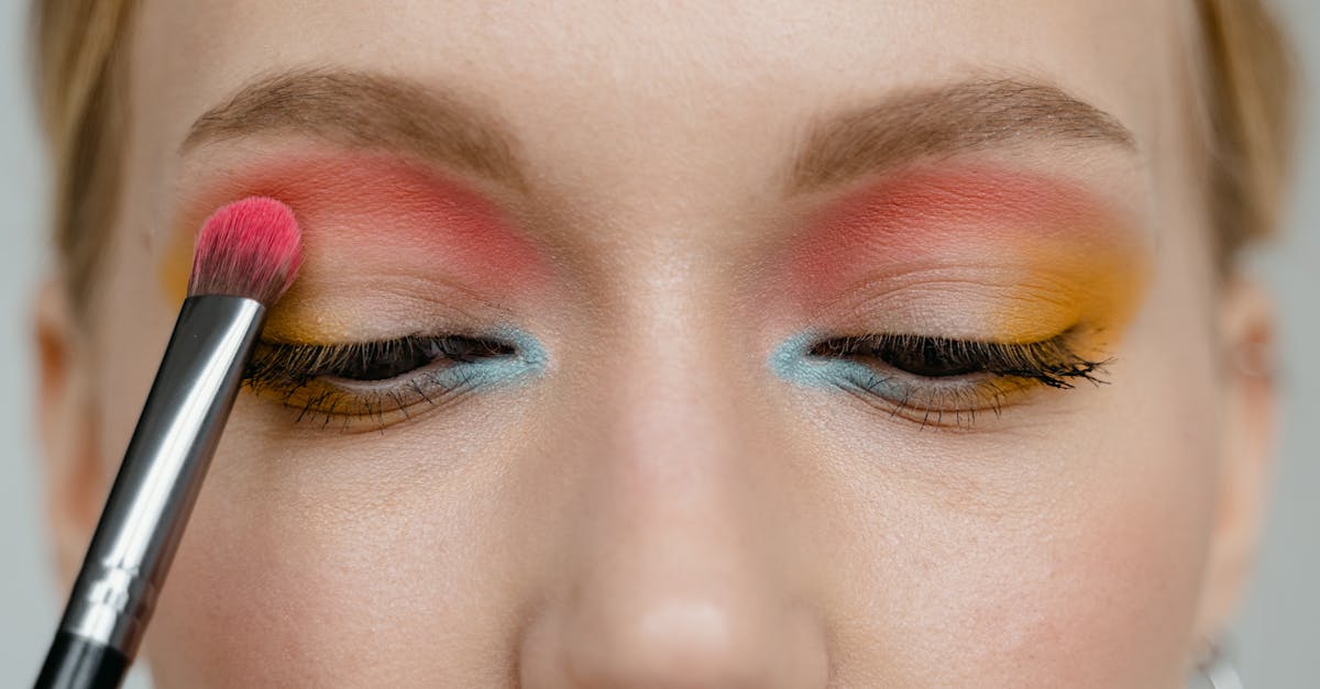 Downturned Eyes Makeup Guide: Lifting Techniques That Work