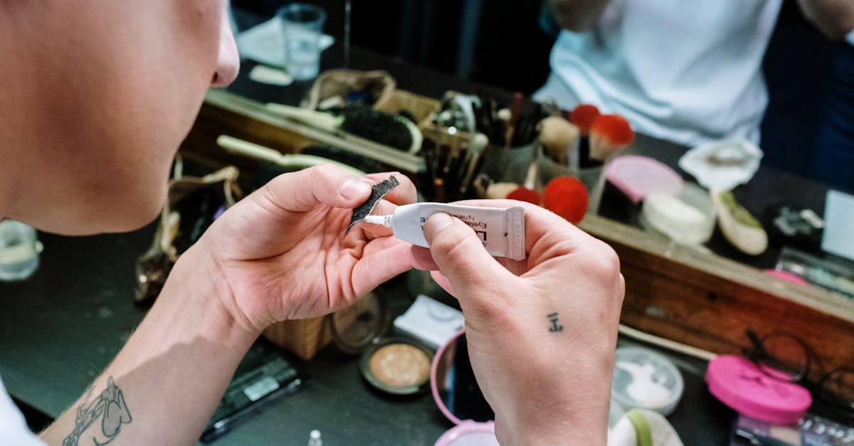 Best Eyeshadow Primers for Oily Lids: Tested Rankings for All-Day Wear