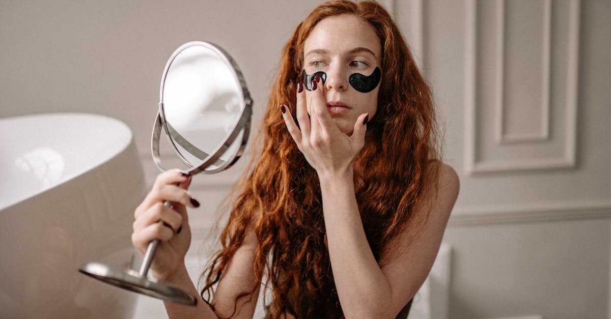How to Conceal Eye Bags with Makeup: Best Techniques, Products, and Color-Correcting Tricks