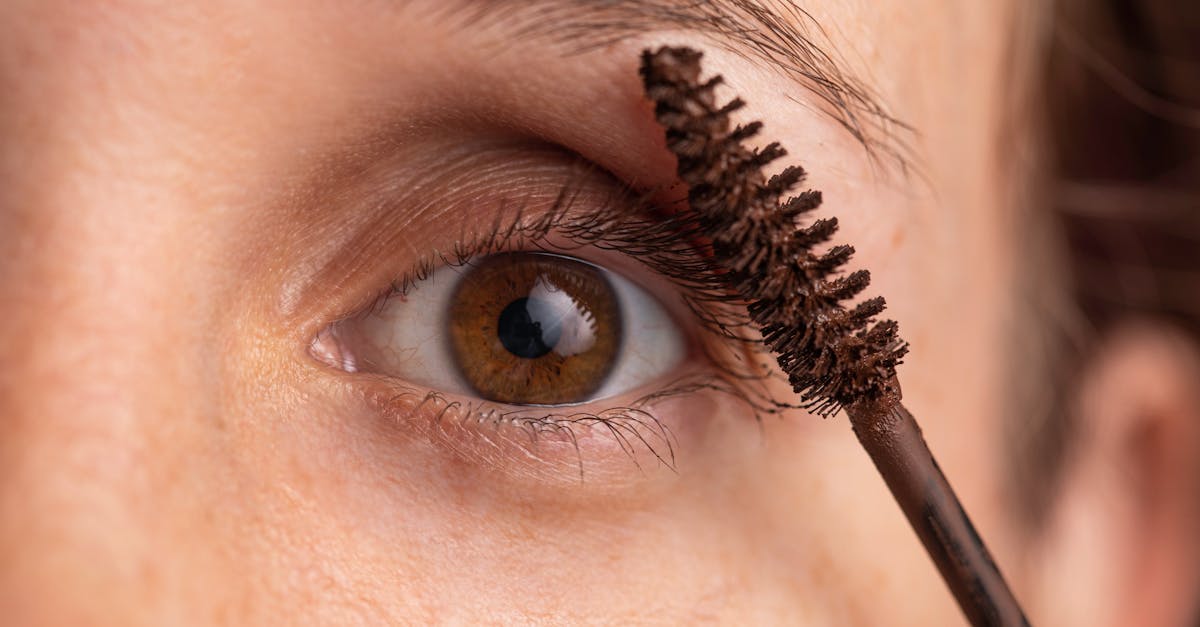 Statement Lashes & White Mascara: The 2026 Lash Trend Guide