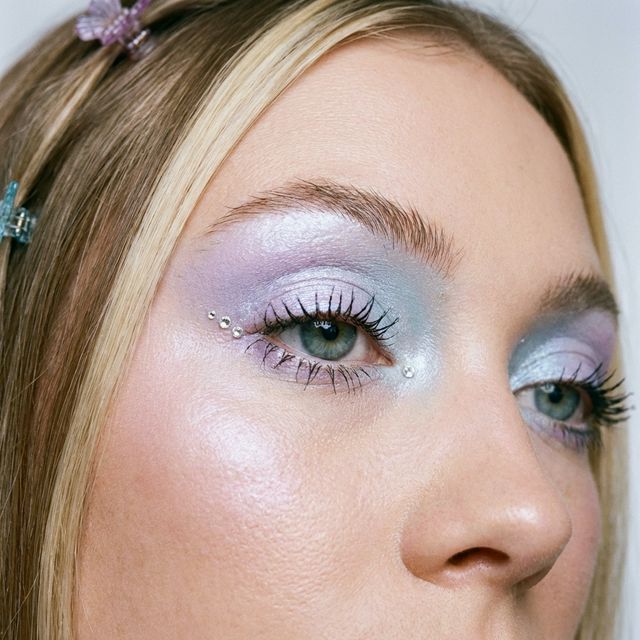 Y2K Eye Makeup Is Back: How to Wear Frosted Lids, Blue Shadow, and Lilac Shimmer in 2026